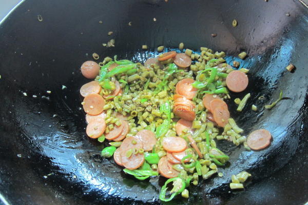 咸豆角炒肉花肠的做法图解9