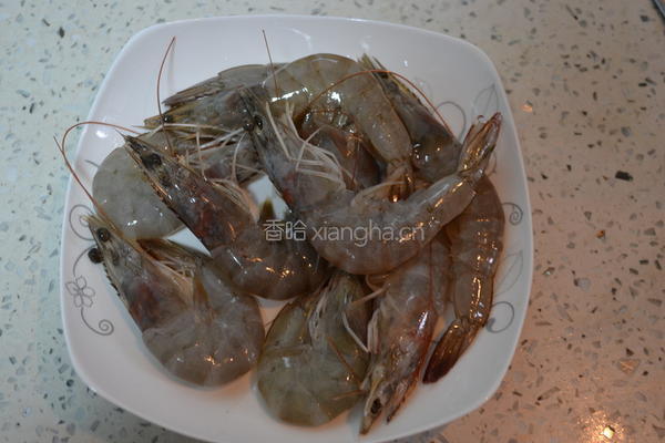 莲藕炒手剥虾的做法图解1