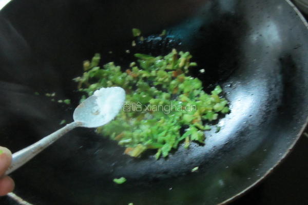 姜丝咸豆角的做法图解3