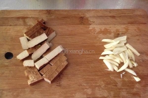 蒜苔炒香干的做法图解2