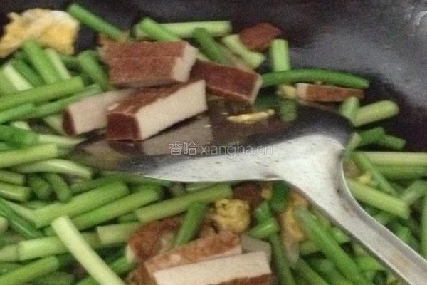 蒜苔炒香干的做法图解4