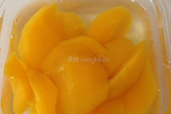 黄桃罐头的做法图解2