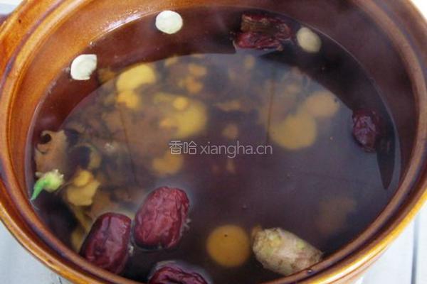 川芎白芷鱼头汤的做法图解5