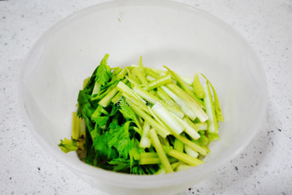 干煸牛肉条的做法图解3