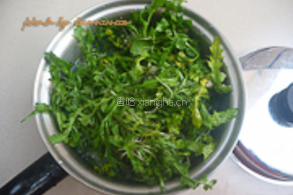 荠菜拌香干的做法图解1