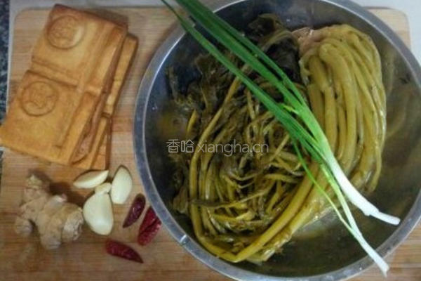 酸菜香干的做法图解1