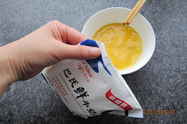 燕麦片牛奶布丁的做法图解3