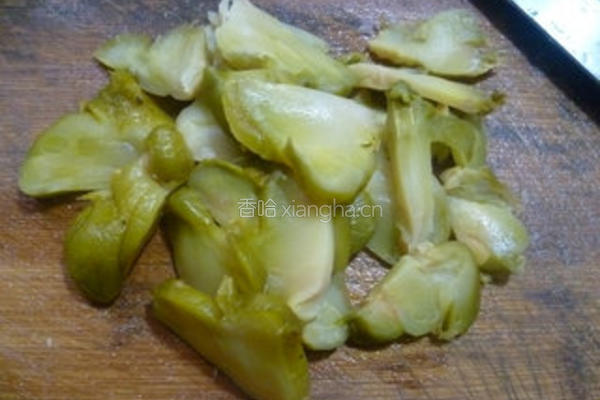 榨菜炒蚕豆的做法图解4