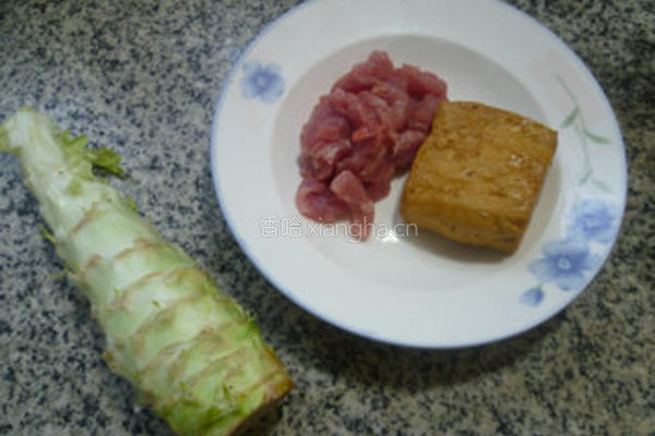 香干里脊肉炒莴笋的做法图解1