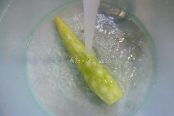 香干里脊肉炒莴笋的做法图解2