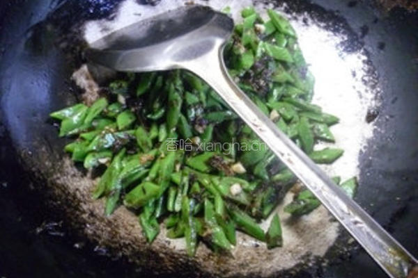 橄榄菜炒油豆角的做法图解8