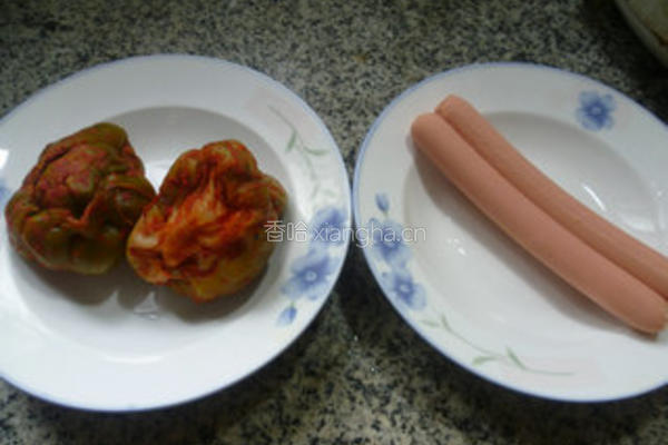 火腿肠炒榨菜的做法图解1