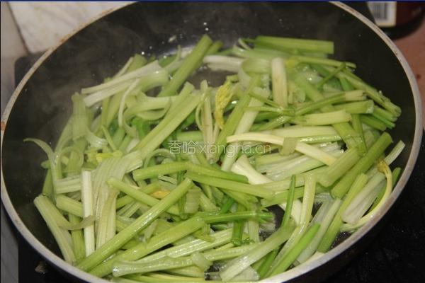 香芹炒香干鸡蛋的做法图解3