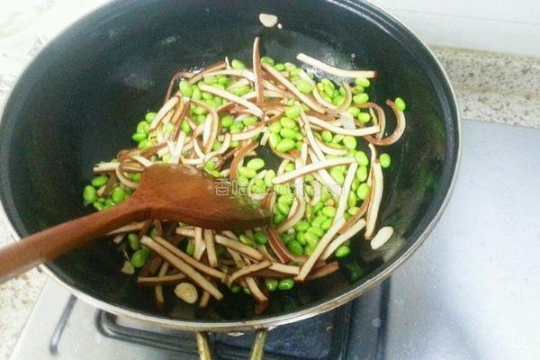 毛豆香干青椒肉丝的做法图解9