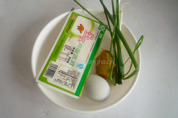 皮蛋豆腐的做法图解1