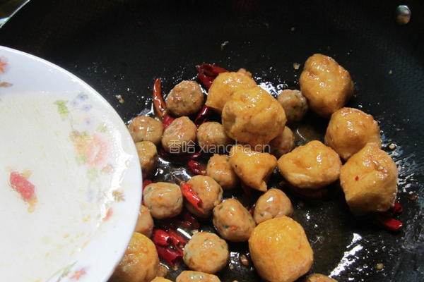 油豆腐炒鱼丸的做法图解6