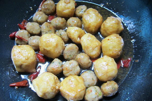 油豆腐炒鱼丸的做法图解7