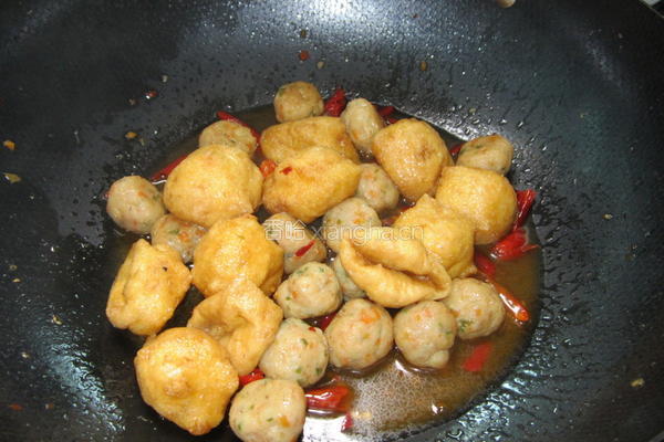 油豆腐炒鱼丸的做法图解8