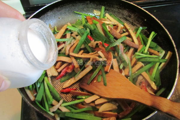 韭菜香干炒肉丝的做法图解8