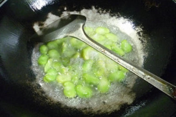 榨菜丝炒蚕豆的做法图解5