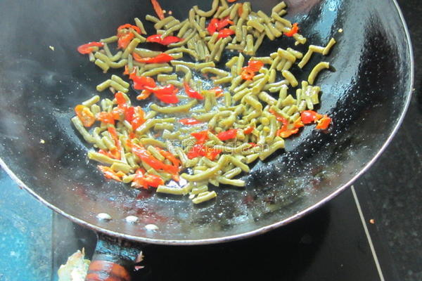 剁椒酸豆角的做法图解5