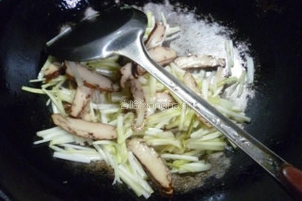 韭菜芽炒香干的做法图解3