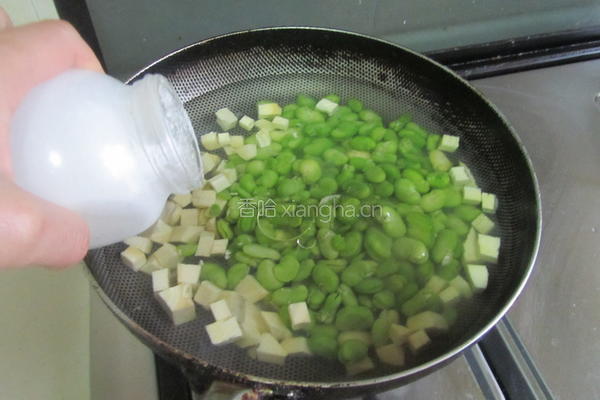 鸡肉豆米笋丁的做法图解3
