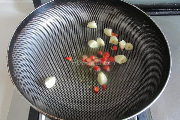 鸡肉豆米笋丁的做法图解5