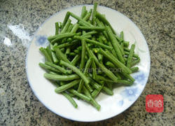 榨菜火腿肠炒带豆的做法图解4