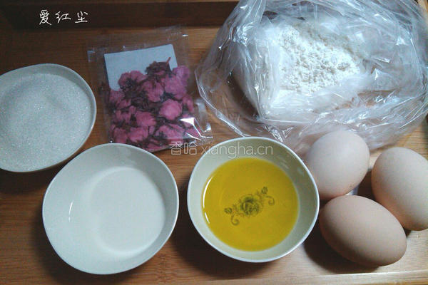 樱花纸杯蛋糕的做法图解1