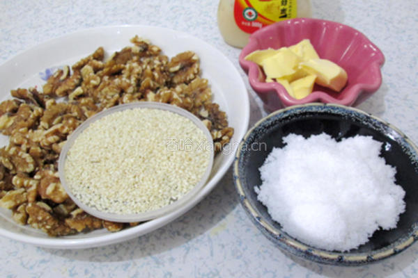 琥珀核桃仁的做法图解1
