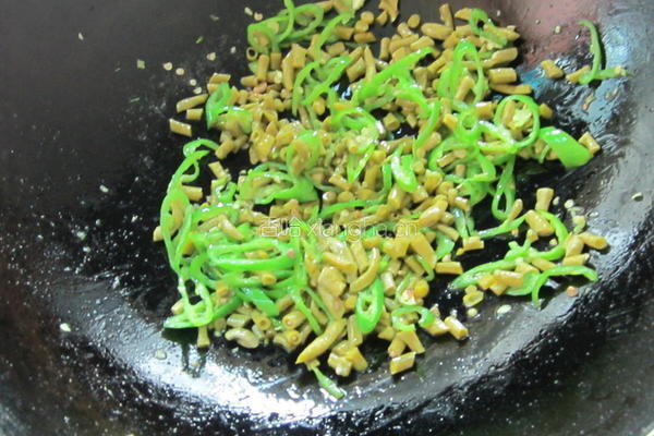 青椒咸豆角的做法图解4
