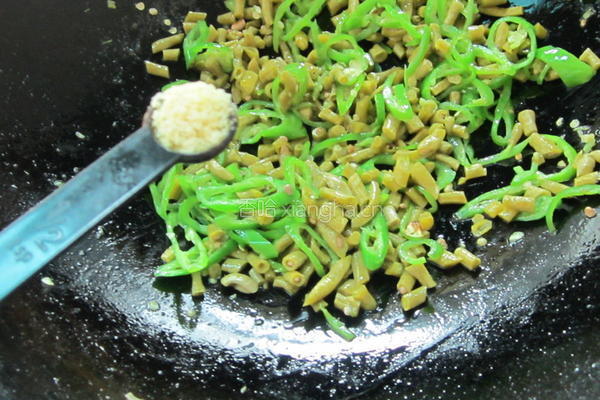 青椒咸豆角的做法图解5
