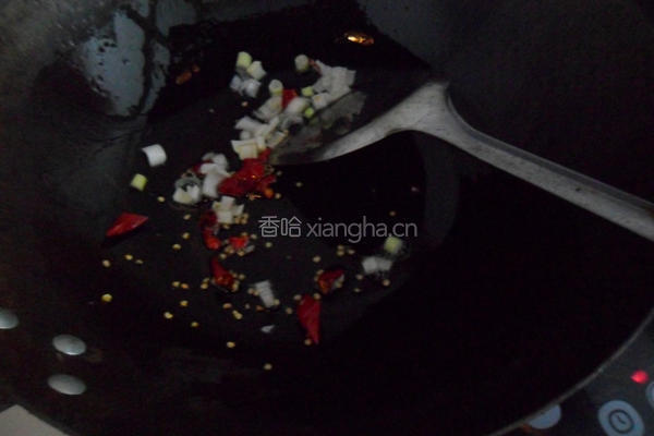 黑木耳炒核桃仁的做法图解6