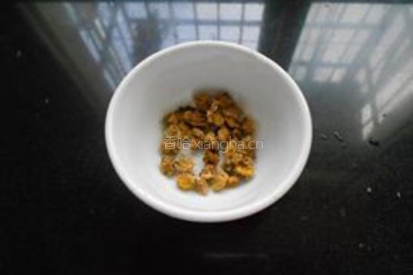 薄荷菊花茶的做法图解2