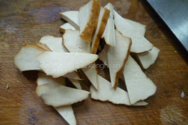 香干腊肠炒大葱的做法图解4