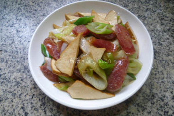香干腊肠炒大葱的做法图解12