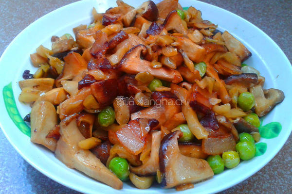 香菇榨菜炒豌豆的做法图解5