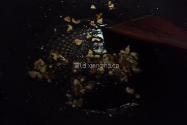 核桃仁拌香芹的做法图解7