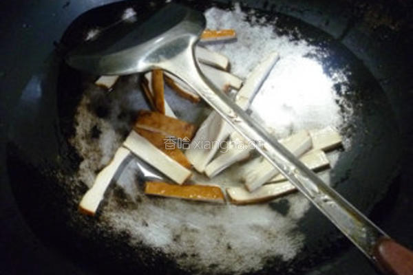 洋葱香干炒茭白的做法图解7
