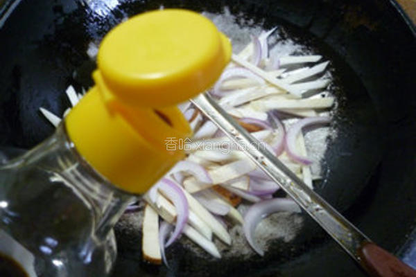 洋葱香干炒茭白的做法图解10