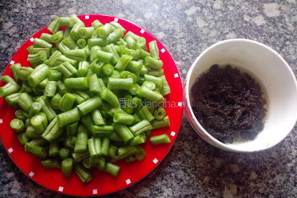 橄榄菜四季豆的做法图解2