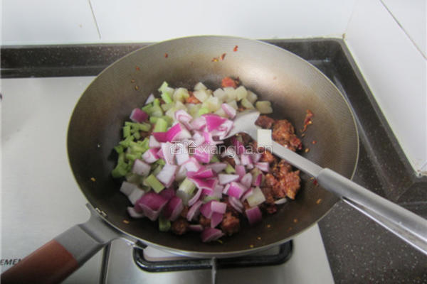 榨菜牛肉丁的做法图解4