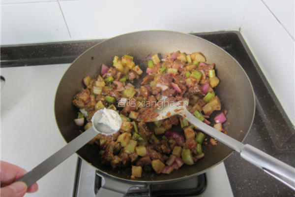 榨菜牛肉丁的做法图解7