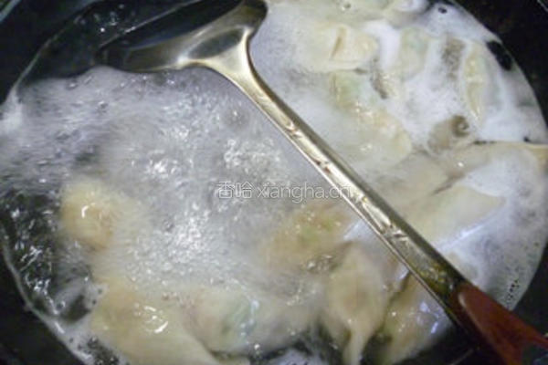 芹菜猪肉馅饺子的做法图解11