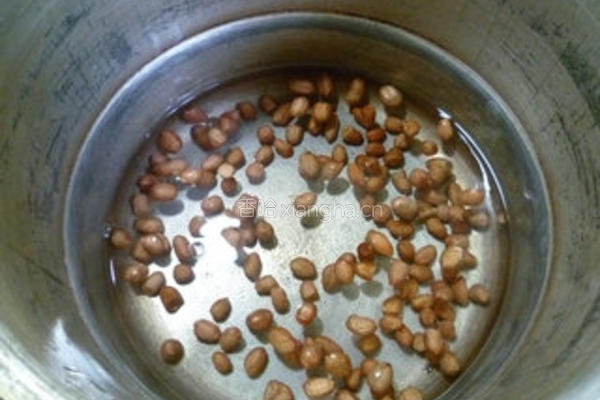 榨菜炒花生米的做法图解5