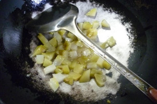 榨菜炒花生米的做法图解8
