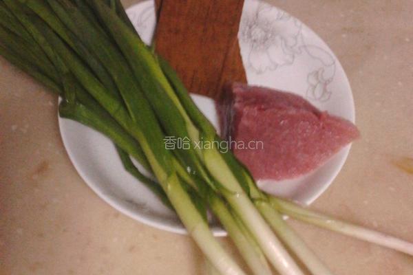 大蒜香干炒肉丝的做法图解1
