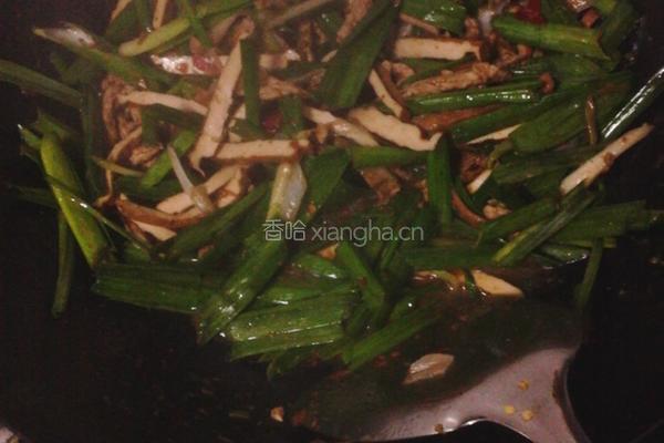 大蒜香干炒肉丝的做法图解2