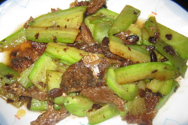 豆豉鲮鱼炒苦瓜的做法图解6
